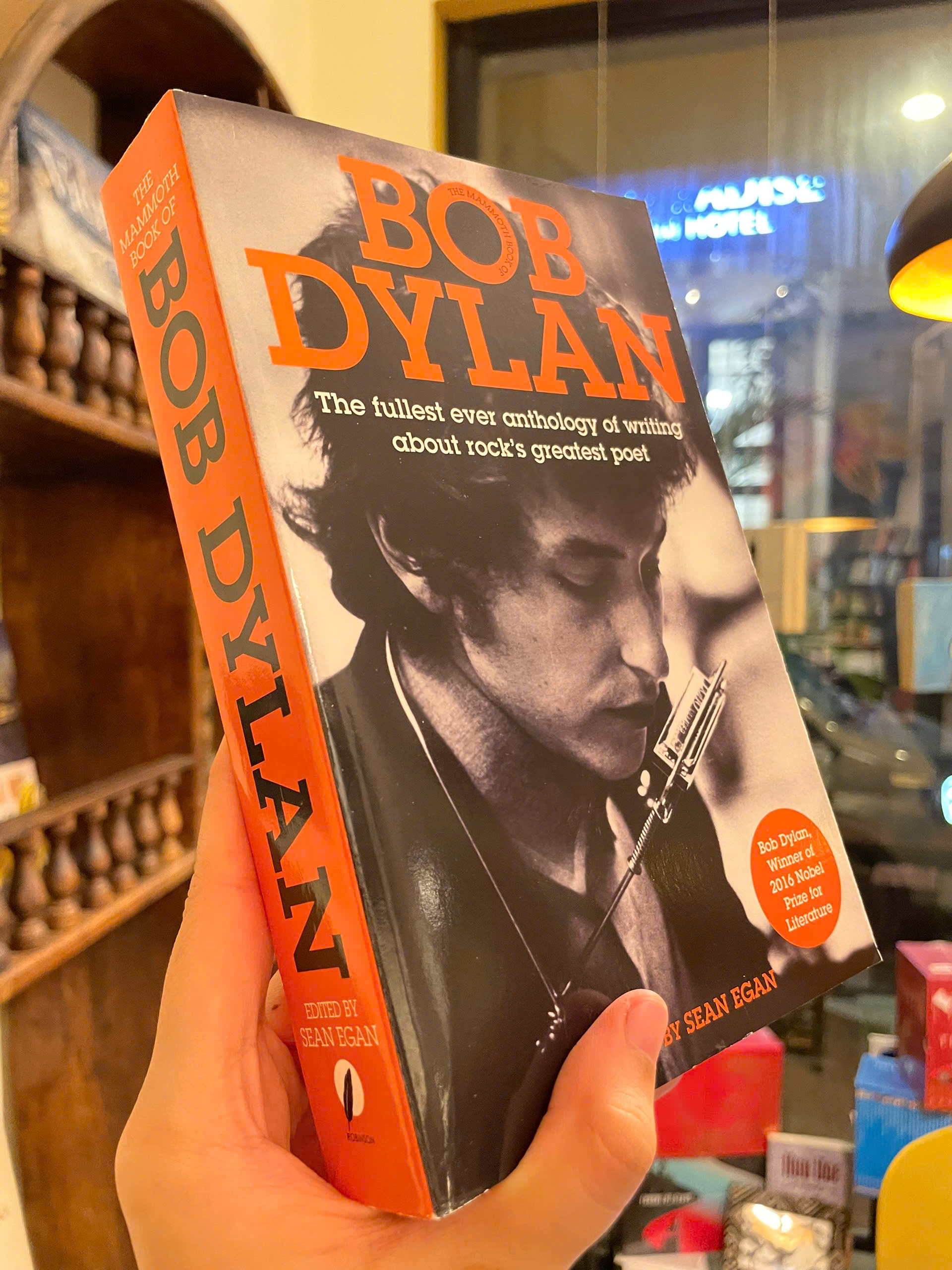 Sách - The Mammoth Book of Bob Dylan by Sean Egan | English Anthology / Biography / Poetry