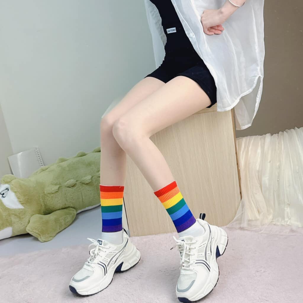 Combo 5 đôi tất cổ cao hoạ tiết 7 sắc cầu vồng Hottren năm nay