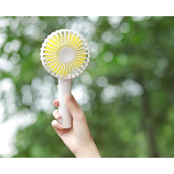 Quạt cầm tay mini có nhiều mẫu khác nhau