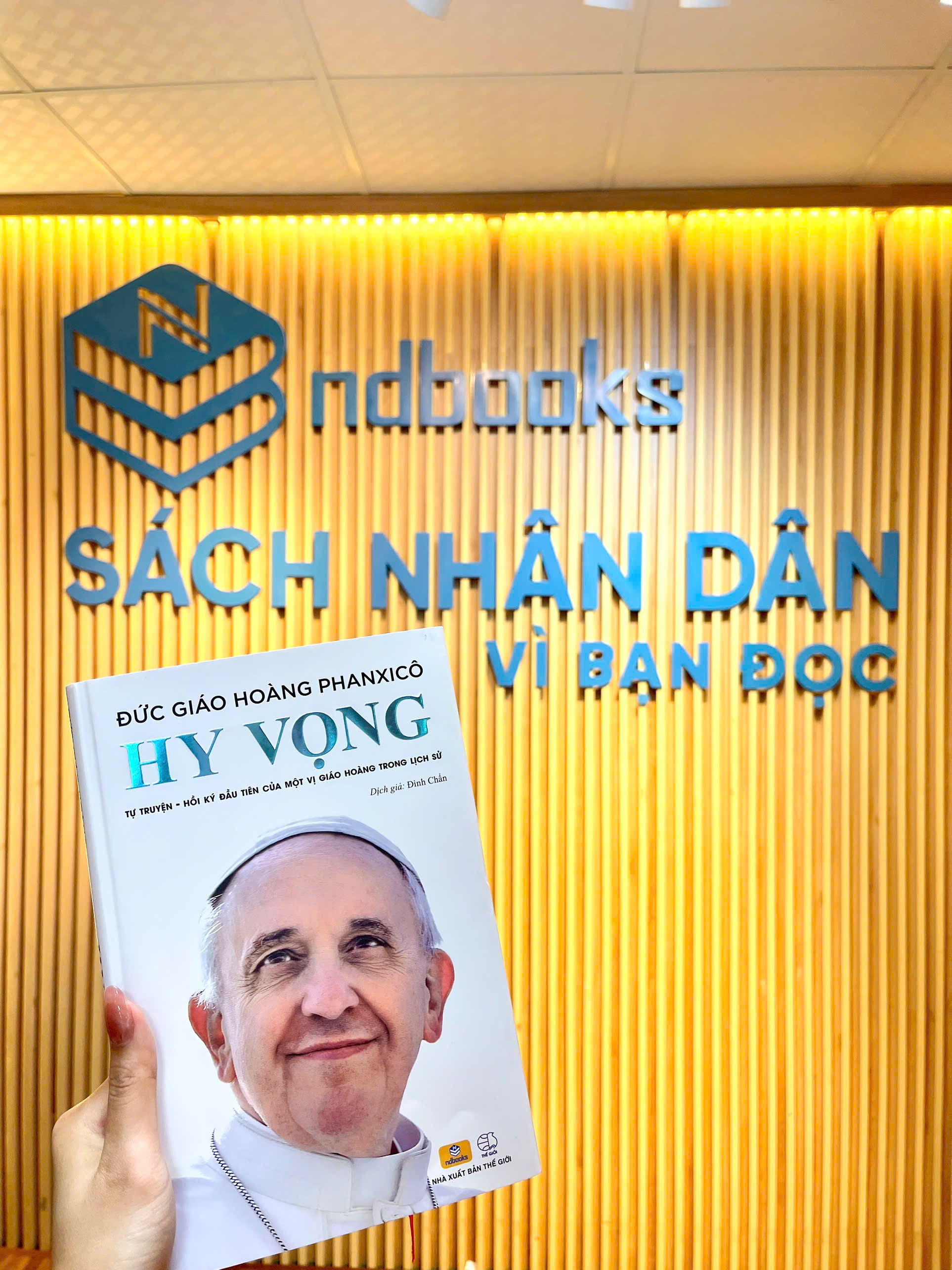 Sách - Hy Vọng - Đức Giáo Hoàng PHANXICO - Tự Truyện Đầu Tiên Của Một Vị Giáo Hoàng Trong Lịch Sử - ndbooks
