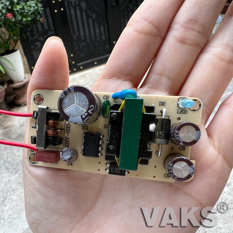 Mạch chuyển điện 220v sang 12v DC 2A