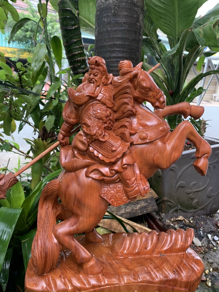 Tượng quan công cưỡi ngựa tượng phong thủy bằng gỗ hương 60 x 35 X 15 CM