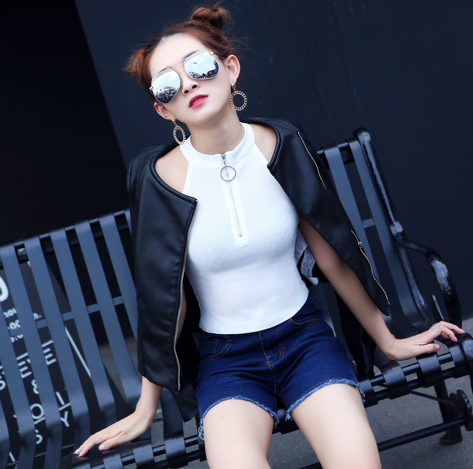 Áo yếm len nữ khóa trước sành điệu