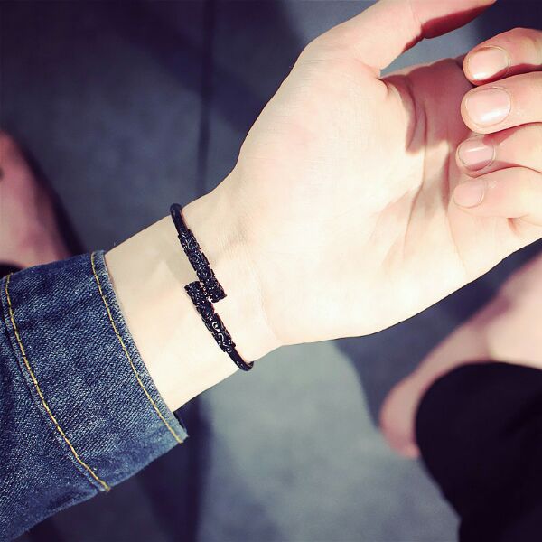 Vòng tay nam thiết bảng hợp kim không gỉ sang trọng