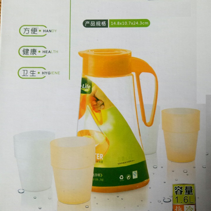Bình đựng nước nhựa có tay cầm 1600ml tặng kèm 4 cốc xinh xắn