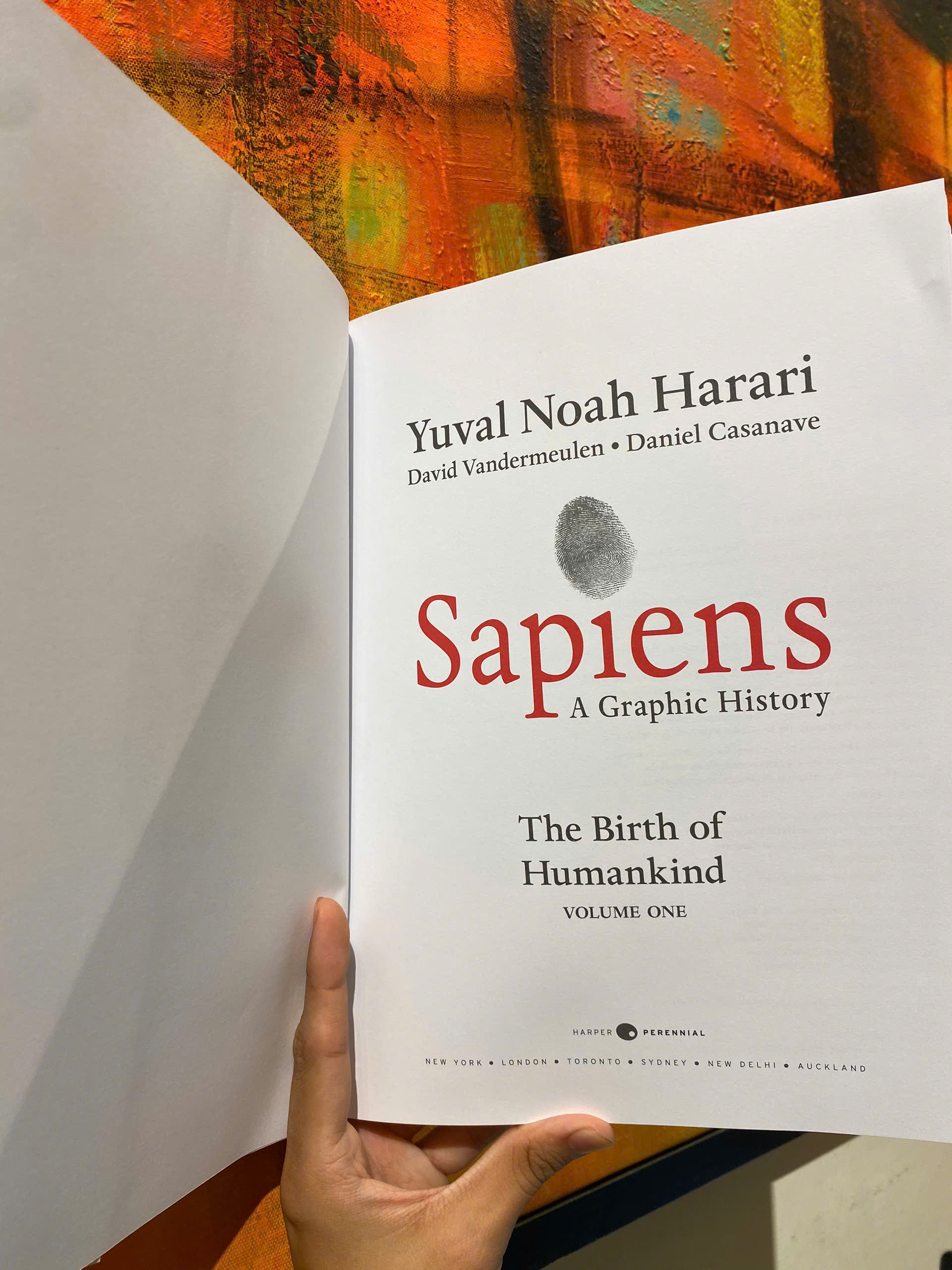 Sách - Sapiens: A Graphic History: The Birth of Humankind (Vol. 1) by Yuval Noah Harari/Paperback &amp; Illustrated - Ngoại văn chính hãng