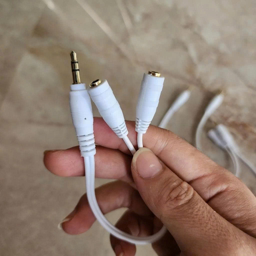 Cáp chia Audio 3.5mm ra mic và loa (Màu Giao Ngẫu Nhiên) - Hàng Chính Hãng