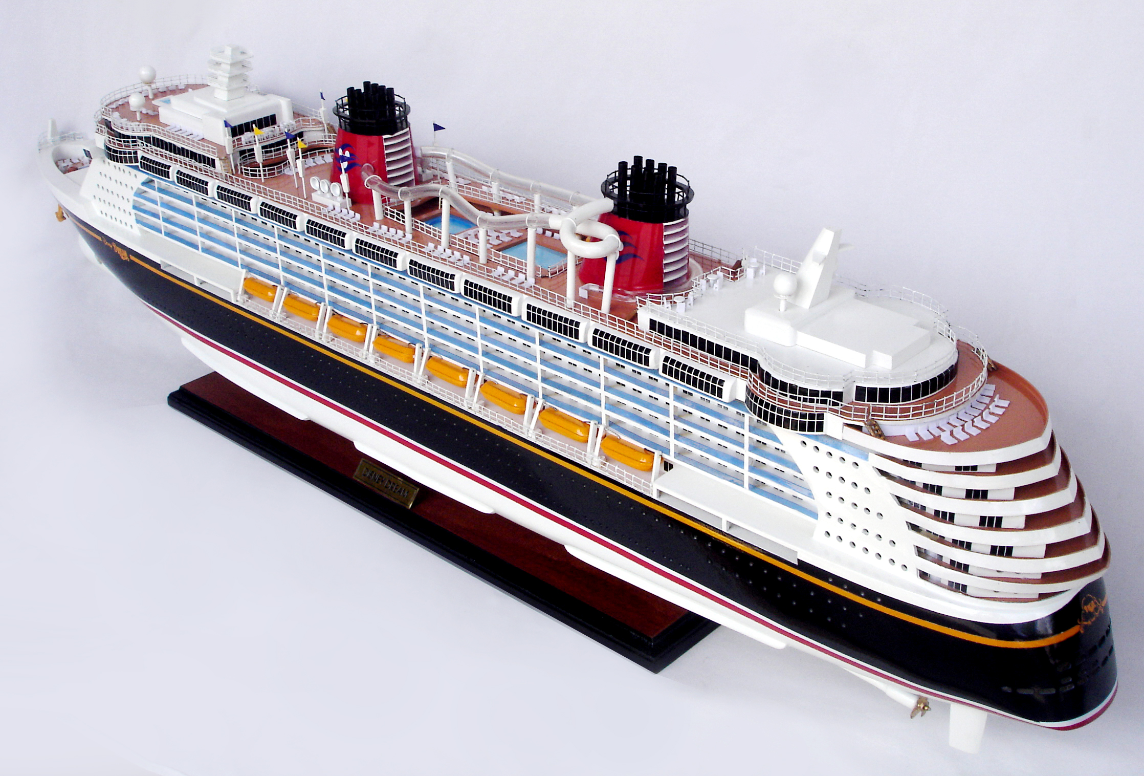 Mô hình thuyền du lịch DISNEY DREAM - 81cm