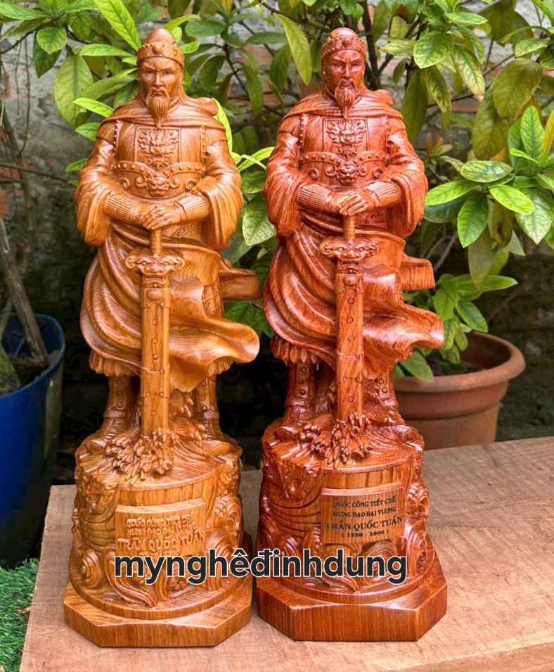 Tượng  thánh trần quốc tuấn trần hưng đạo vương bằng gỗ hương đá  cao 40cm