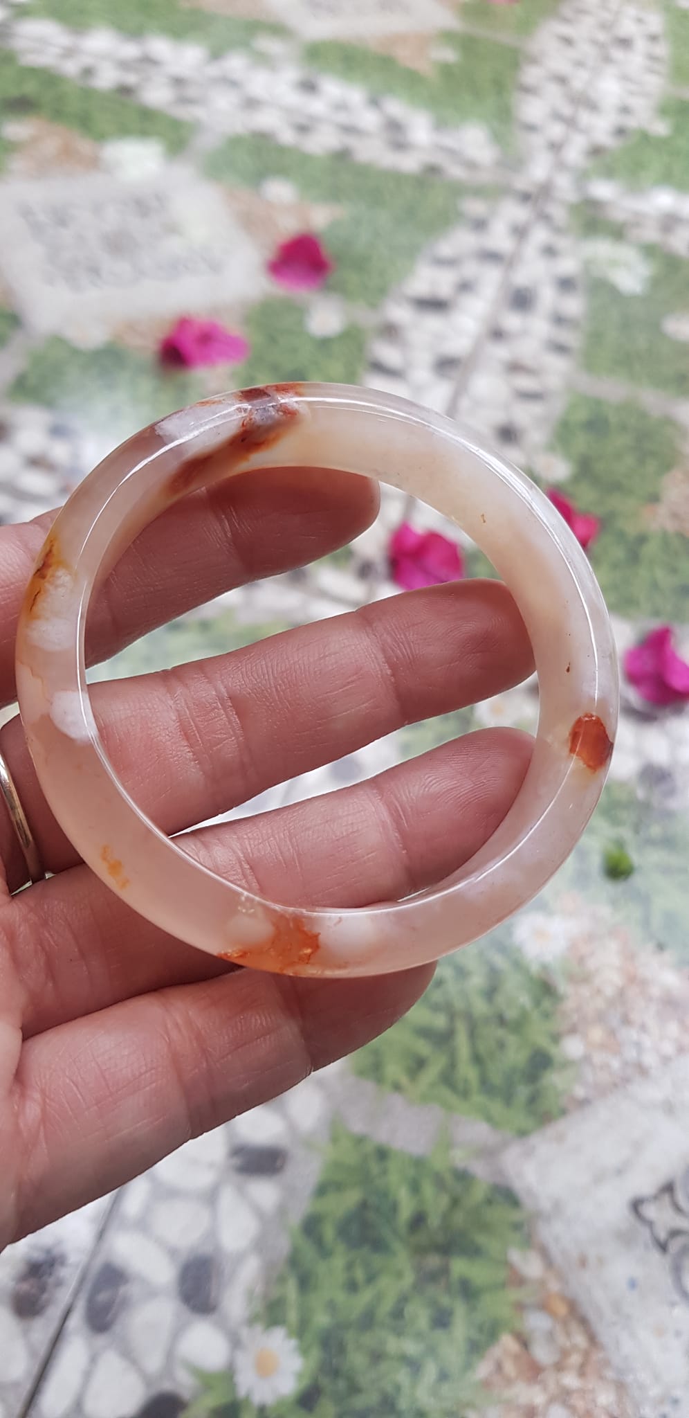 Vòng tay Nữ Bản Hẹ Đá Mã Não Bông Vàng trắng đều đẹp Vòng Ni 52mm x cao 13,5mm x dầy 4mm Nữ 50kg - 52kg đeo xinh đẹp ạ