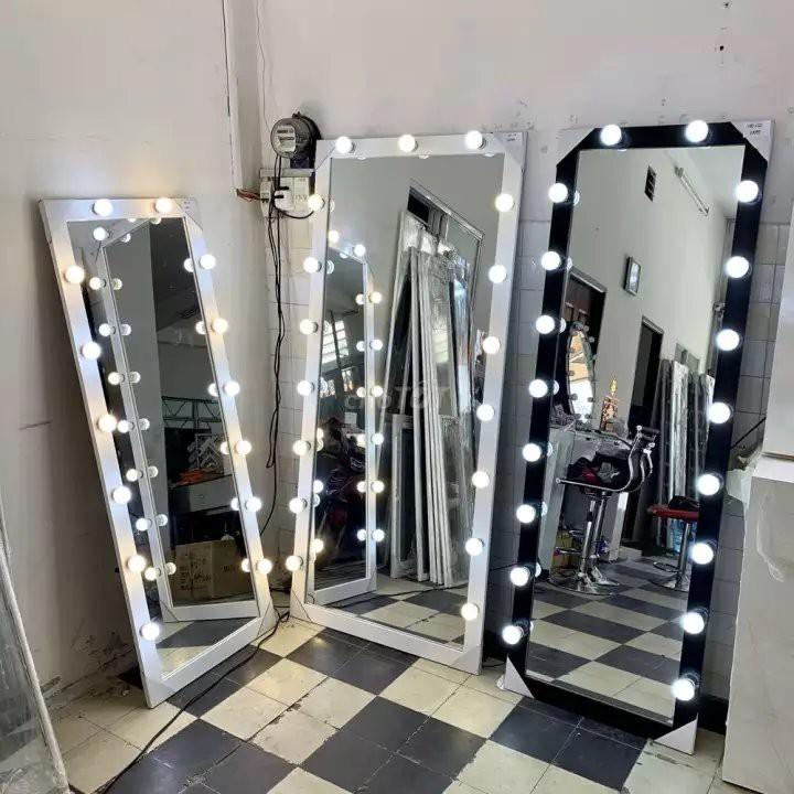 gương đèn led cho các shop thời trang, tiệm tóc , tiệm trang điểm..