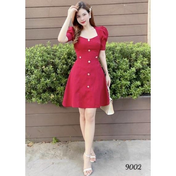 Đầm xoè nhẹ đính nút vai phồng
