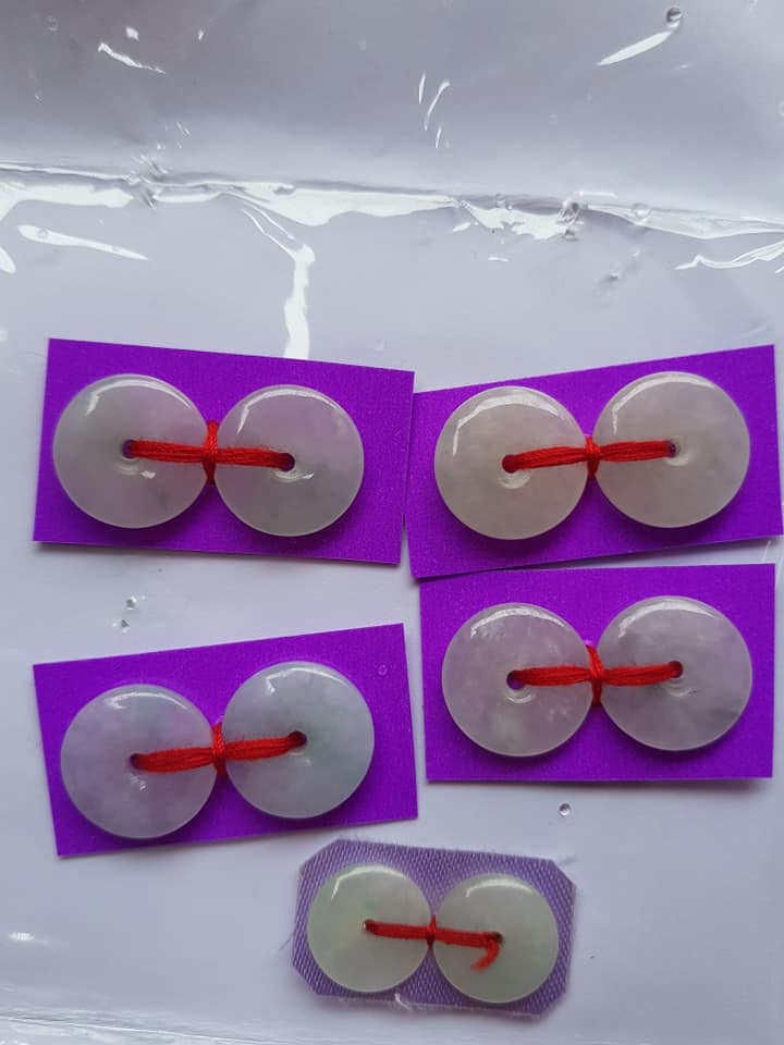 Đôi bông tai đá cẩm thạch trắng tự nhiên đẹp Size đk 15mm x dầy 3mm Nữ về bọc làm đôi bông tai vàng đeo đẹp ạ Mệnh Kim Thủy hợp ạ Chất liệu đá cẩm thạch tự nhiên