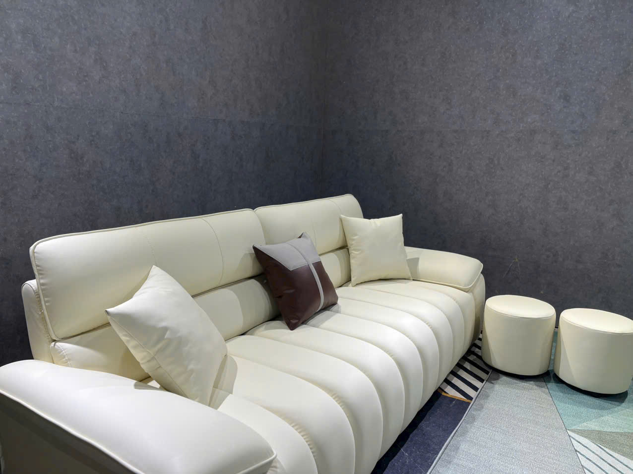 Sofa phòng khách Juno sofa Vikki NK2025 KT 2m2 kèm 2 đôn tròn