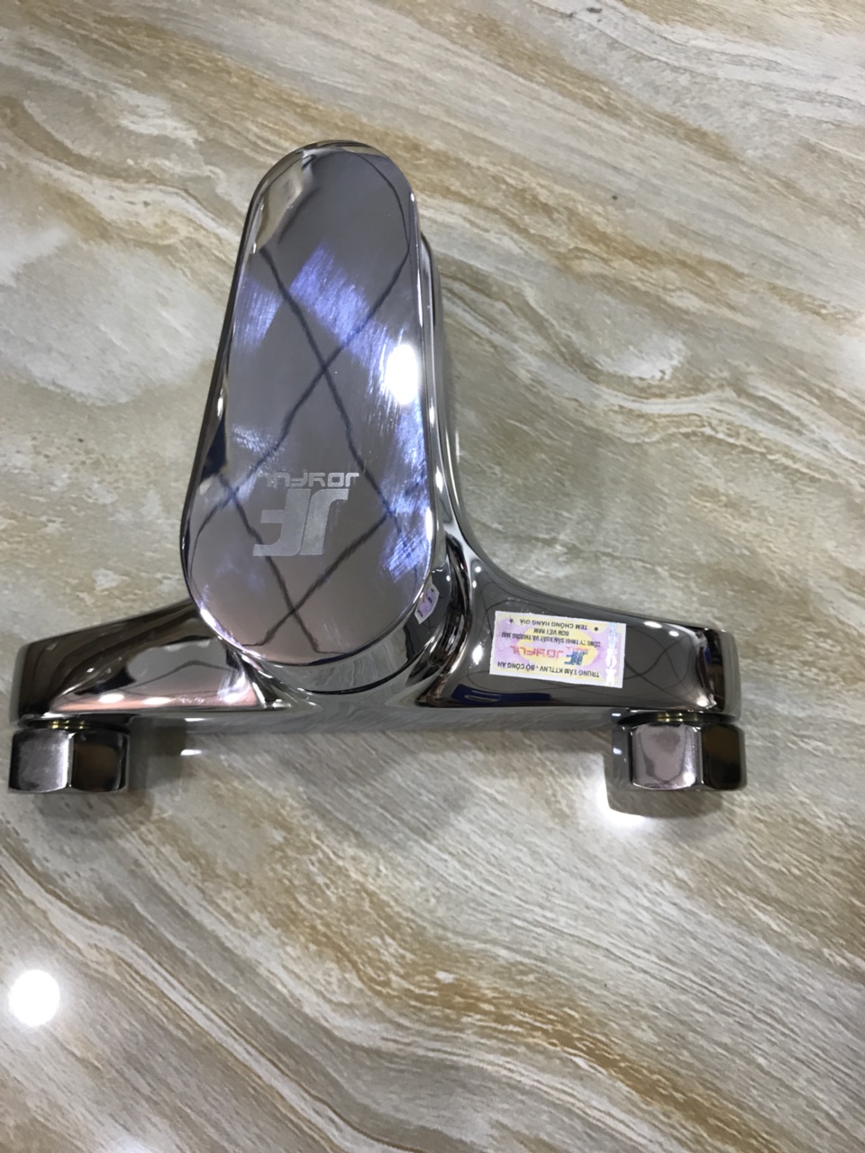Sen tắm nóng lạnh bằng đồng mạ chrome BVN 9011