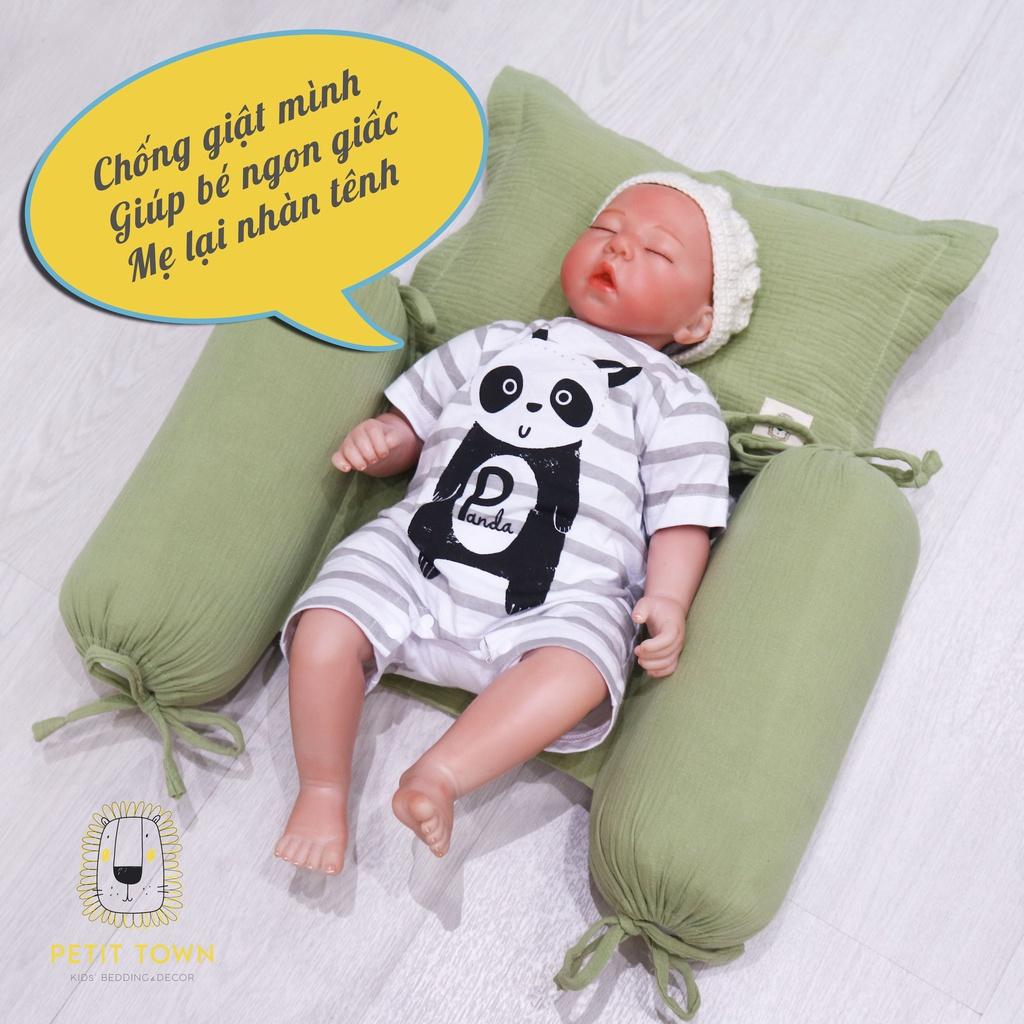 Gối chặn em bé, gối xô muslin cotton, ruột bông, gối chặn trẻ sơ sinh Petit Town