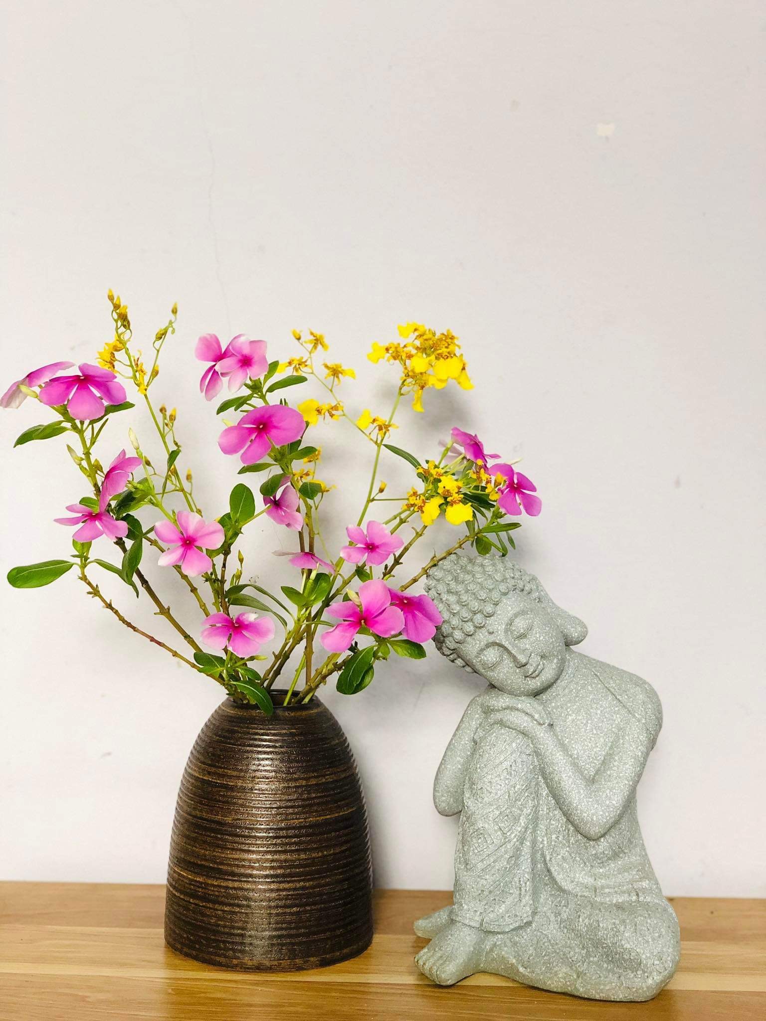 Bình Hoa Dáng Chuông Nhỏ Lọ Hoa Mini Để Bàn Decor Trang Trí Đẹp Gốm Sứ Bát Tràng - Gốm Bích