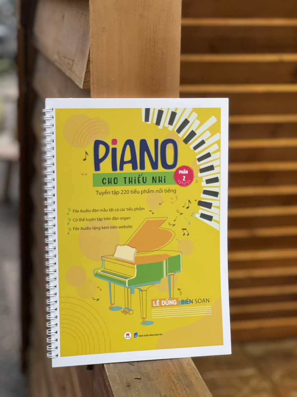 PIANO CHO THIẾU NHI – Tuyển tập 220 tiểu phẩm nổi tiếng (Phần 2) – Lê Dũng biên soạn – Huy Hoàng Bookstore – NXB Dân Trí (Bìa mềm)