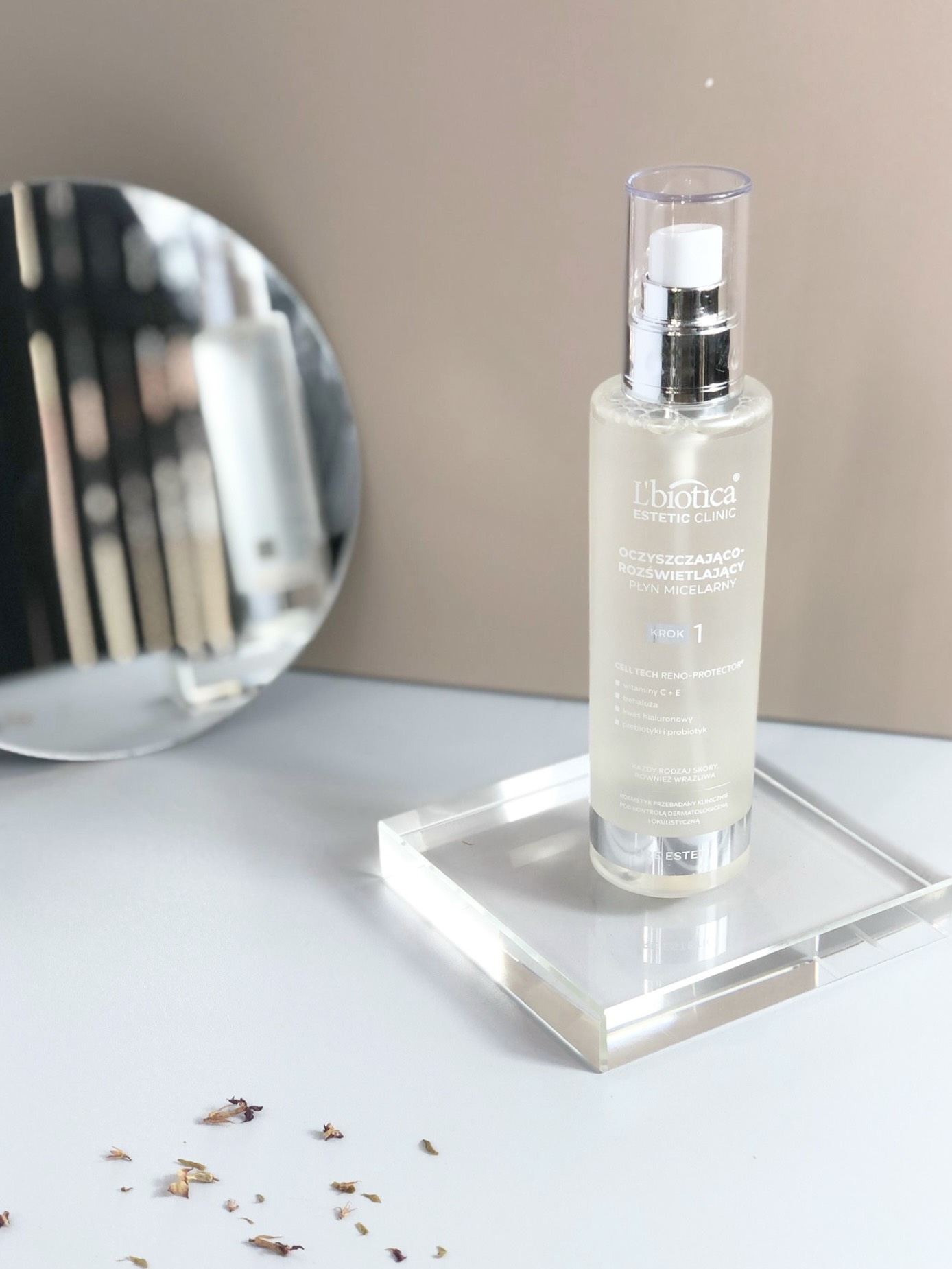 Nước tẩy trang L'biotica Estetic Clinic Pure Estetic cleansing and brightening micellar liquid