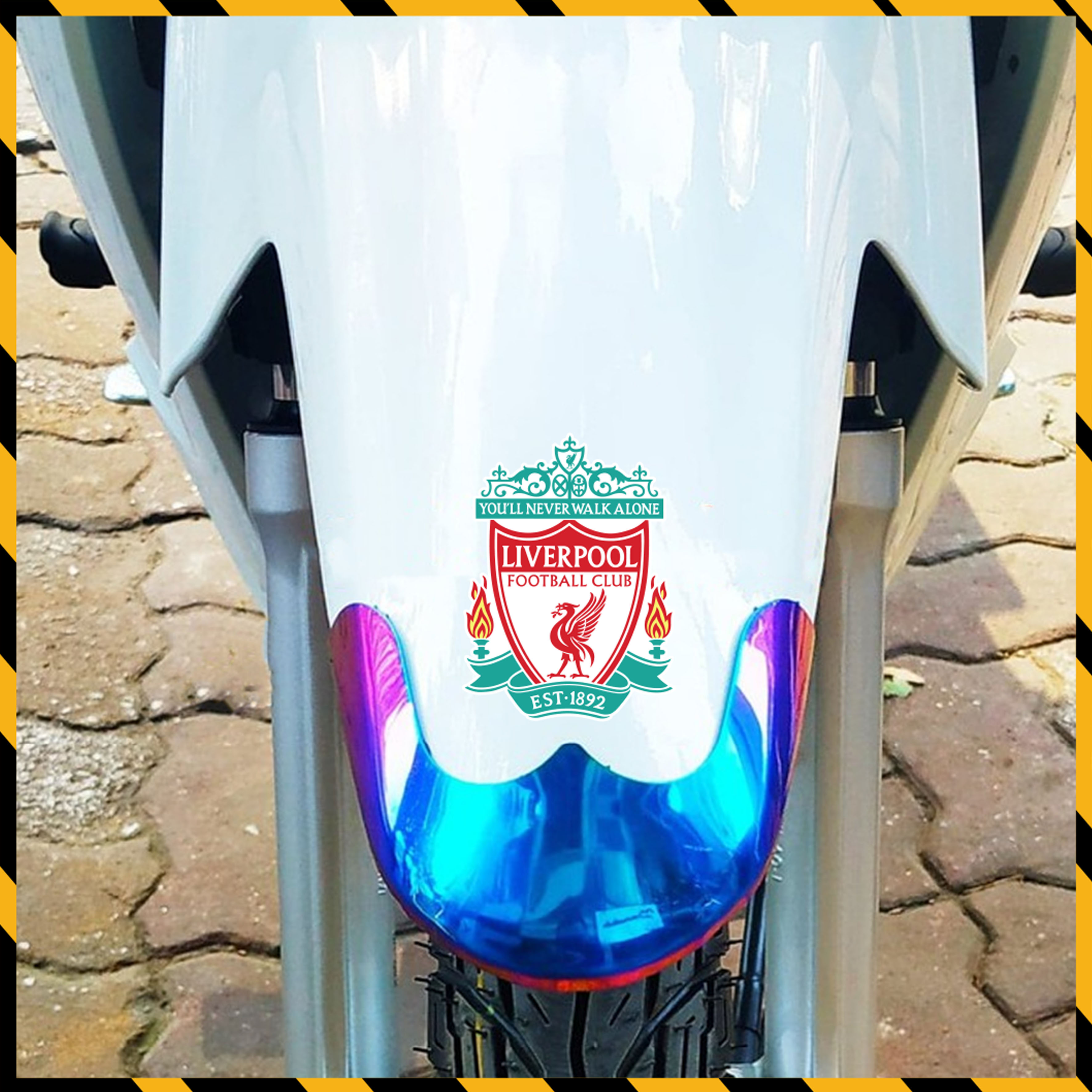 Hình Dán Sticker CLB Liverpool Dán Xe, Dán Nón, Điện Thoại, Laptop - Logo Đội Bóng Chất Liệu Chống Thấm Nước, Bền Màu