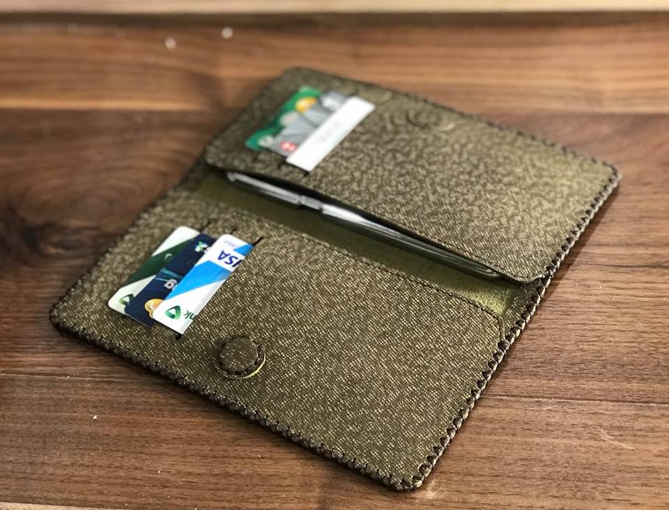 Ví kép da bò nguyên miếng để được điện thoại iphone