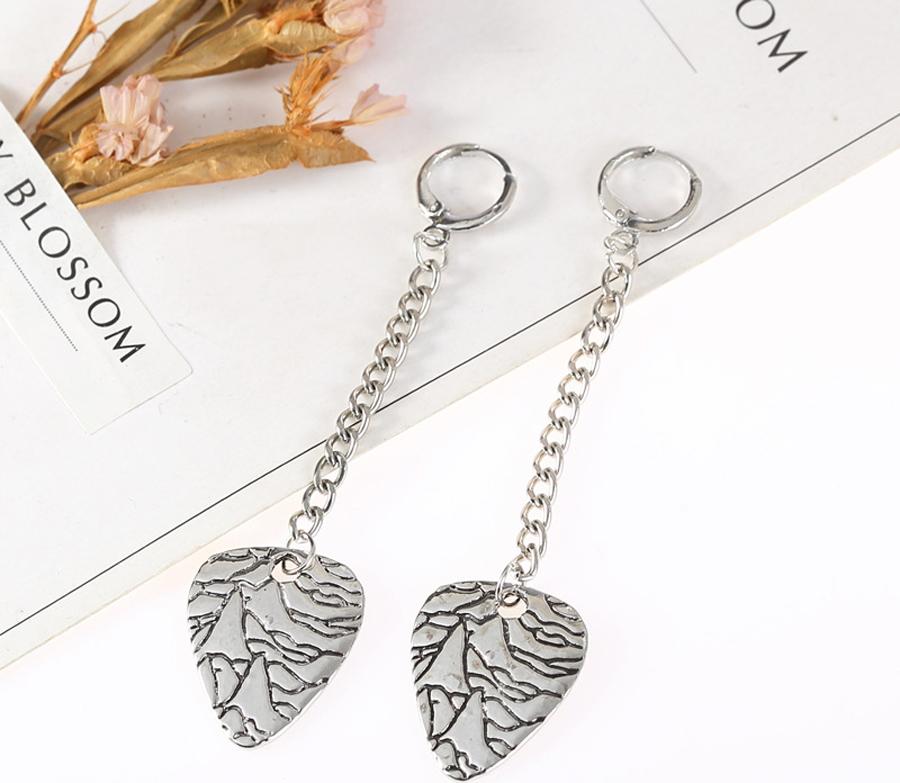 Bông tai sợi mắt xích thả trái tim idol V BTS