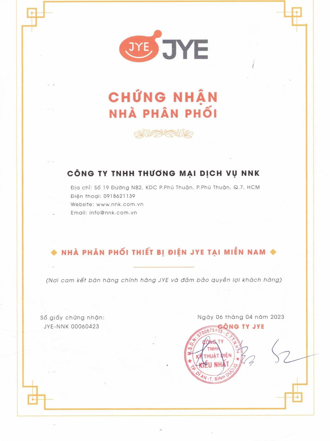 Phích cắm điện JY-7002 AC 250V 15A JYE - Hàng chính hãng