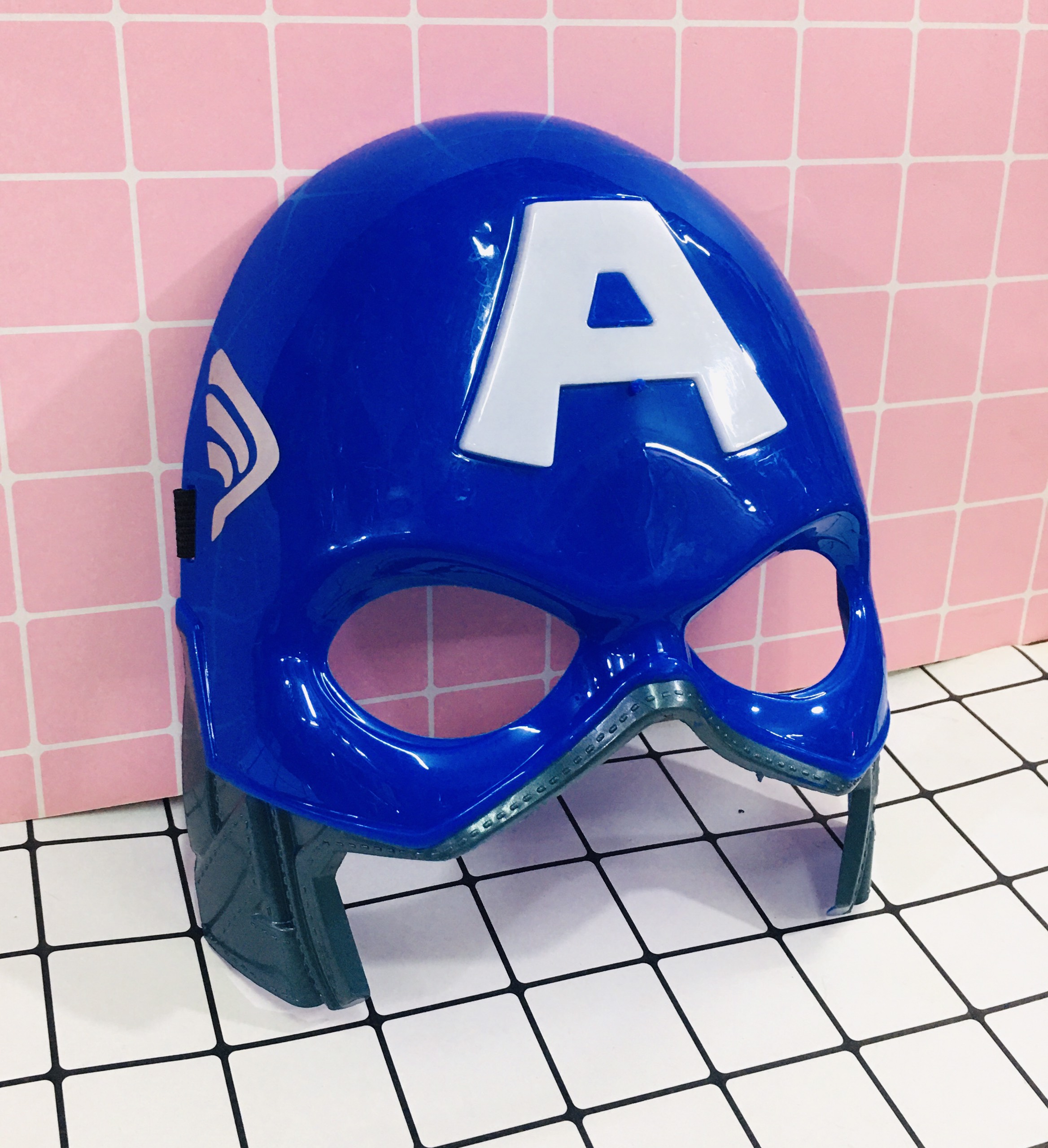 Mặt nạ Captain America có đèn