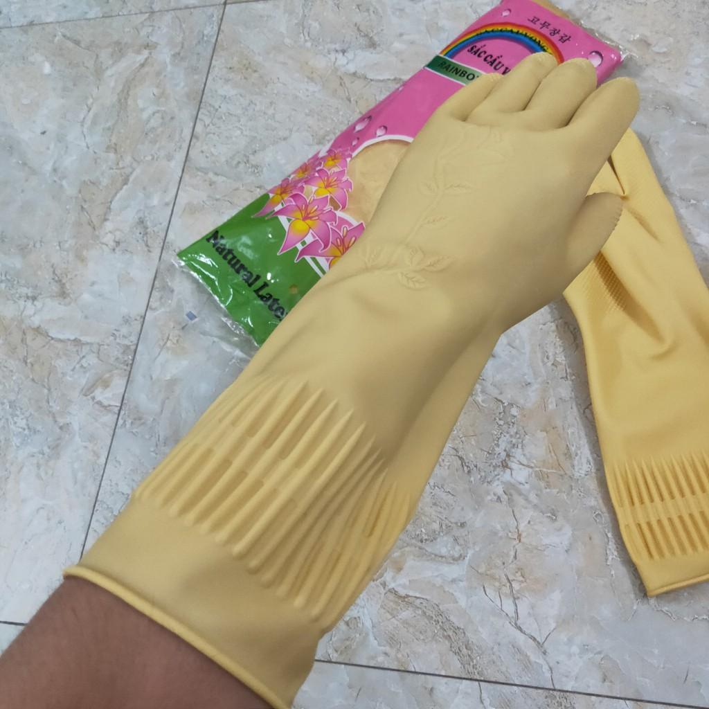 Găng tay chất liệu cao su chống nước dùng Rửa chén hoặc Giặt quần áo Rửa xe màu vàng dài 36cm