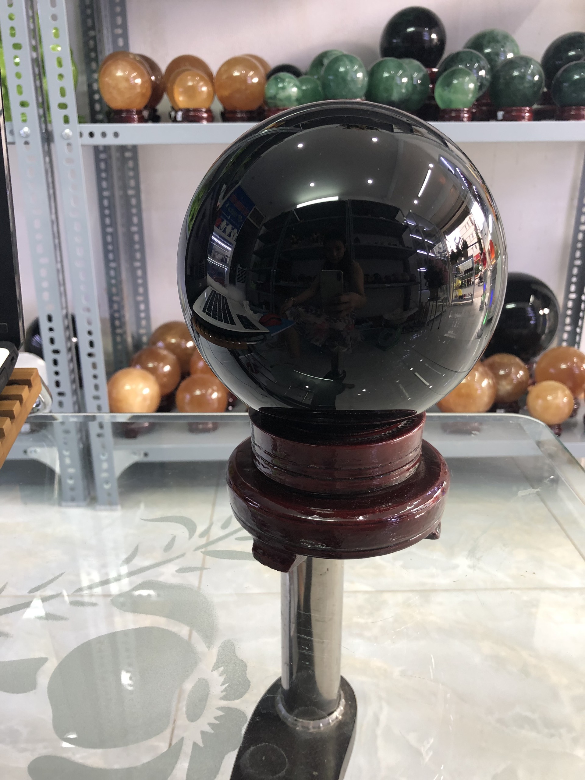 Quả cầu đá Núi lửa, tên khoa học: Obsidian đỏ 4kg - 14,3cm