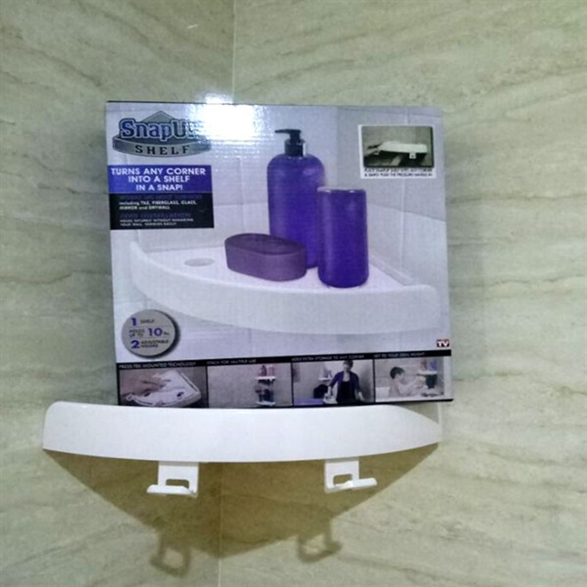 Kệ góc nhà tắm tam giác hút chân không