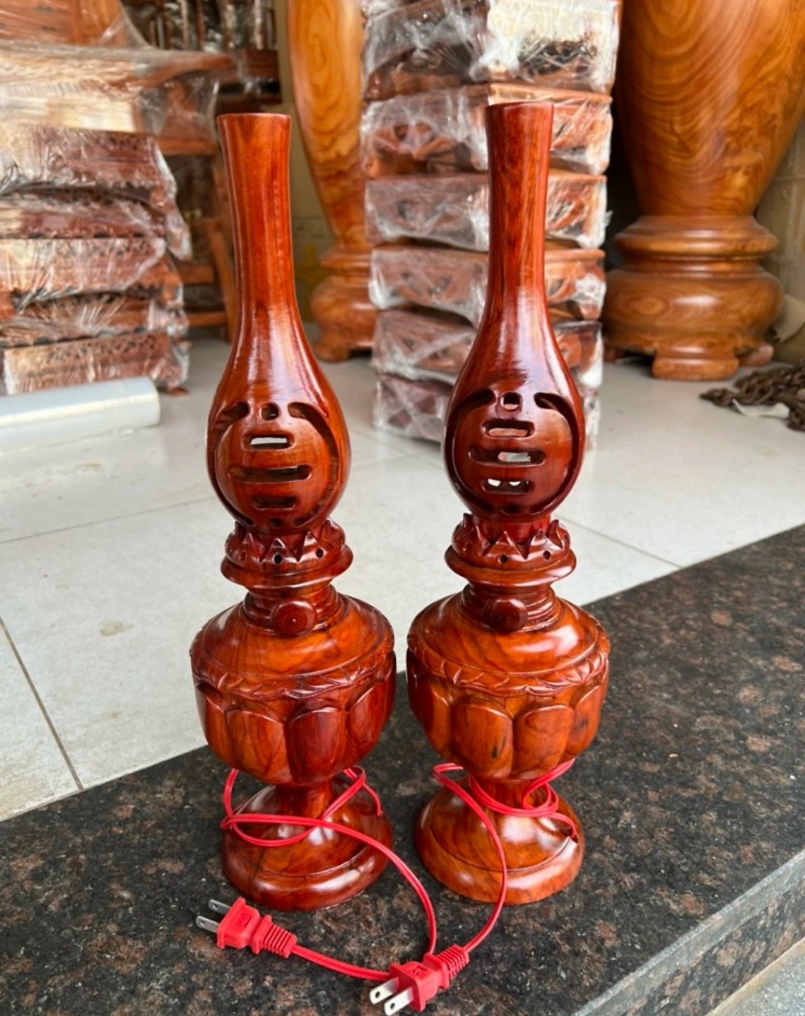 Cặp đèn cầy gỗ hương cao 20 cm nguyên khối