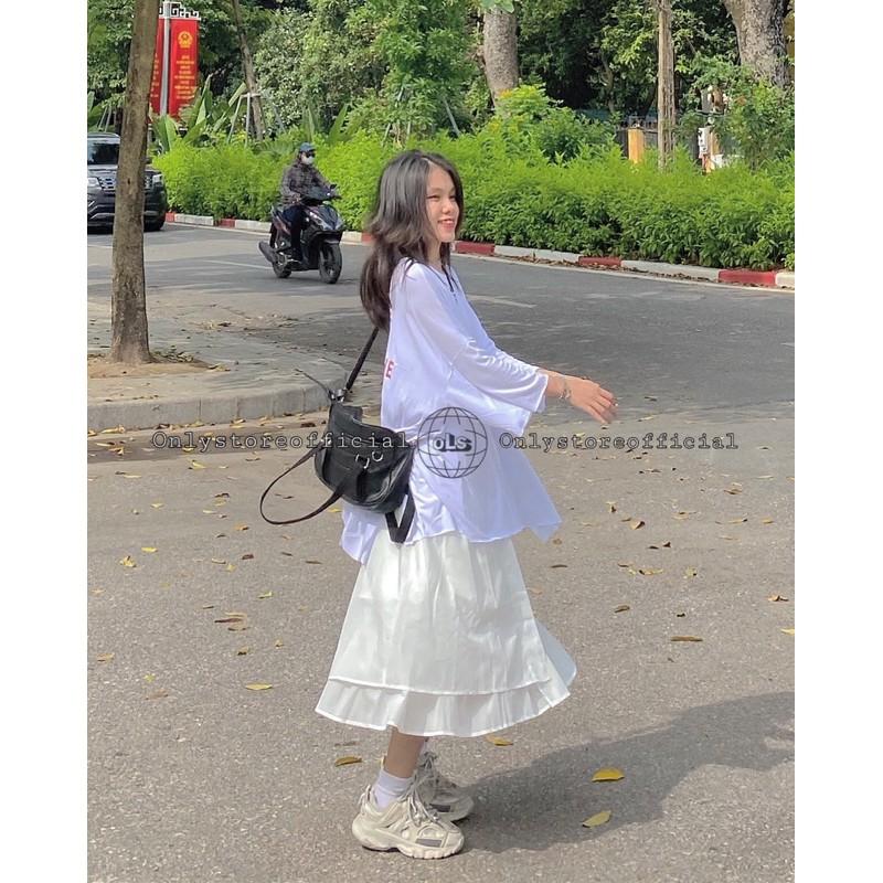 Áo xẻ tà oversize và chân váy tà lệch