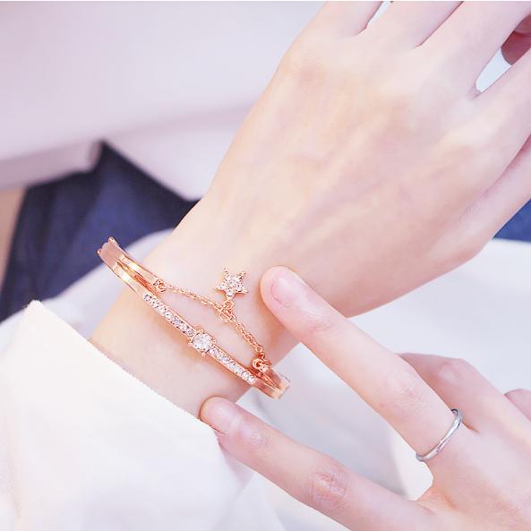 SET 2 VÒNG TAY ĐÍNH ĐÁ KÈM NGÔI SAO MAY MẮN SIÊU XINH