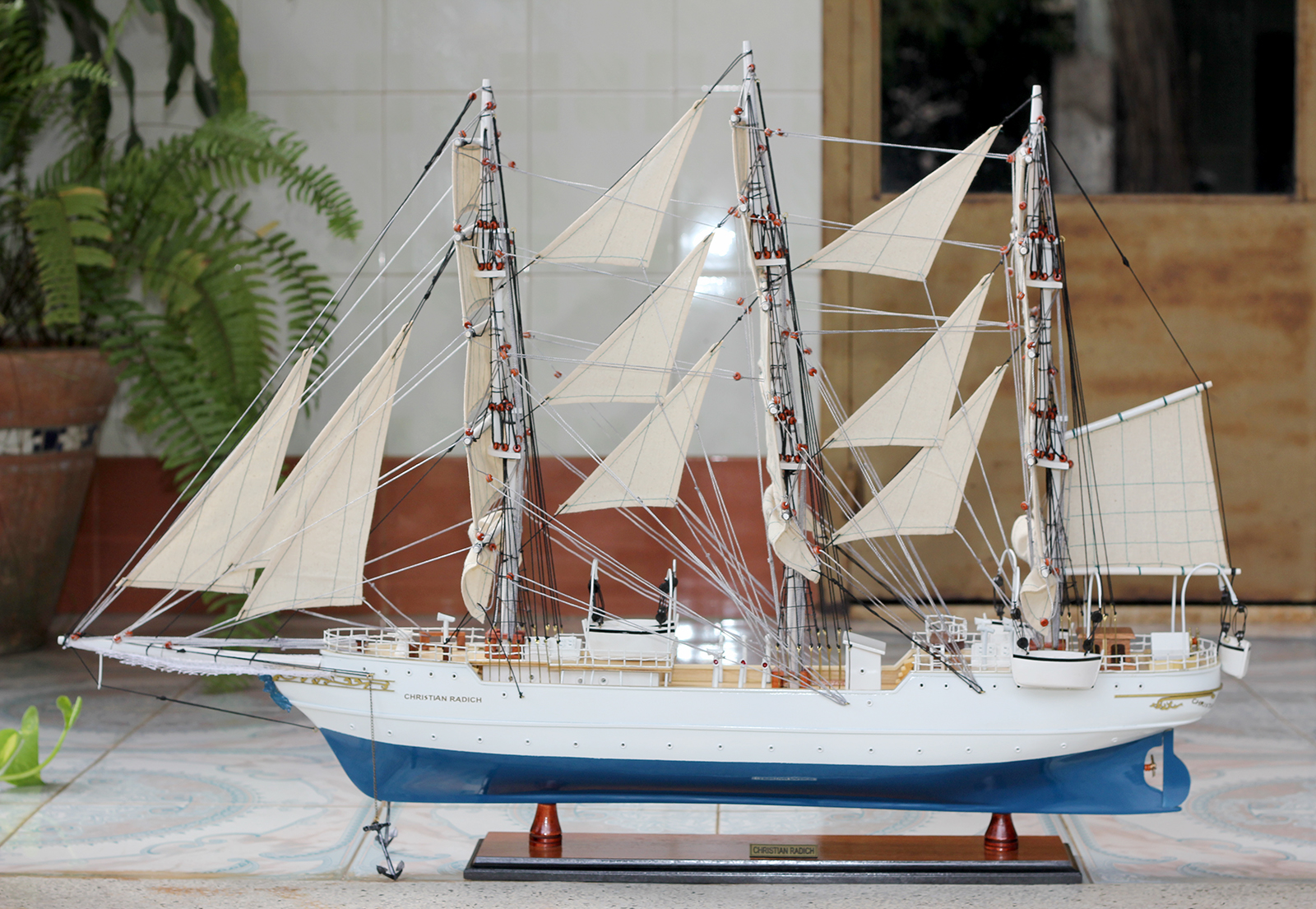 Thuyền gỗ trang trí Christian Radich dài 97cm