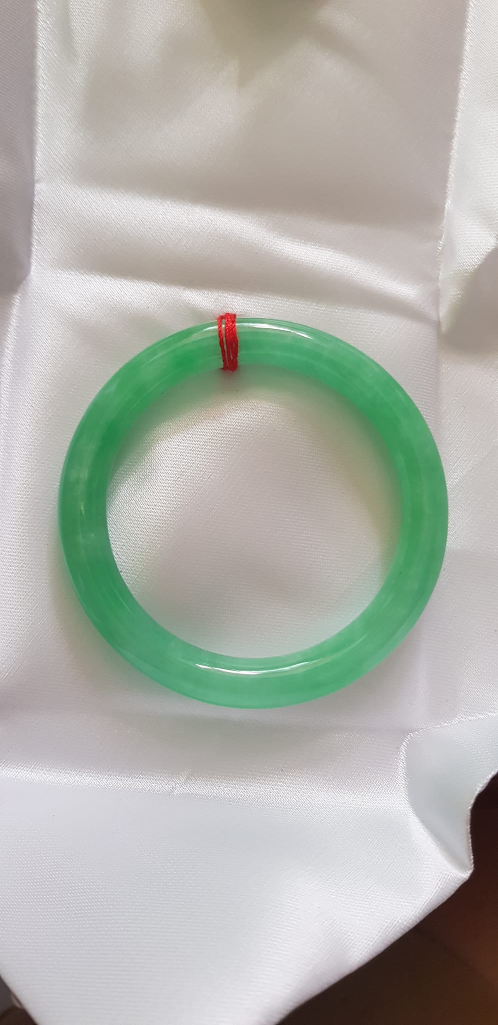 Vòng cẩm thạch A Đẹp mới 52mm Ni 52mm x cọng 8mm Màu xanh tươi sáng sang nhìn đẹp xinh lắm Nữ mệnh Mộc mệnh Hỏa mệnh Thủy 50kg - 54kg đeo vừa đẹp ạ
