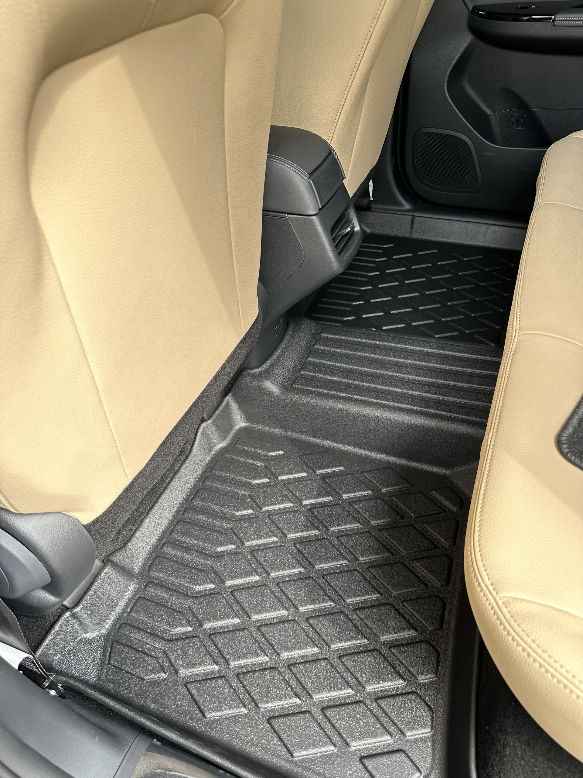 Thảm lót sàn xe ô tô VinFast VF e34 Nhãn hiệu Macsim chất liệu nhựa TPE