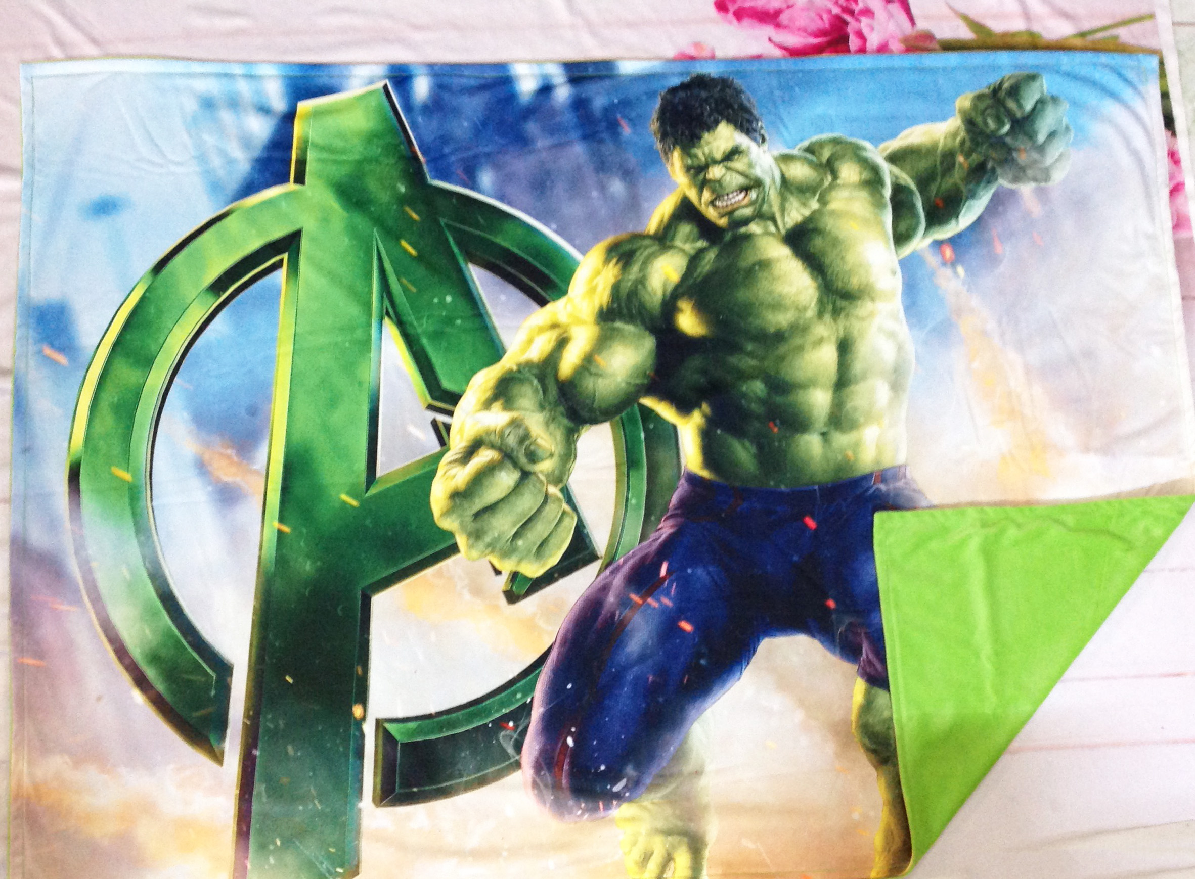 Chăn Người khổng lồ xanh Hulk cho bé trai