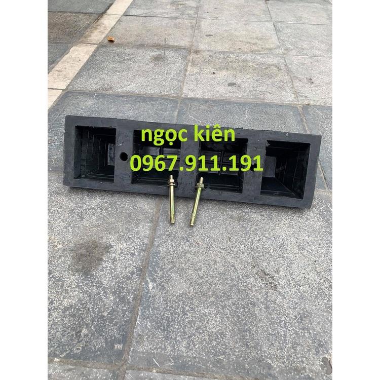 Cục chặn bánh xe oto,cao su chặn lốp xe tải