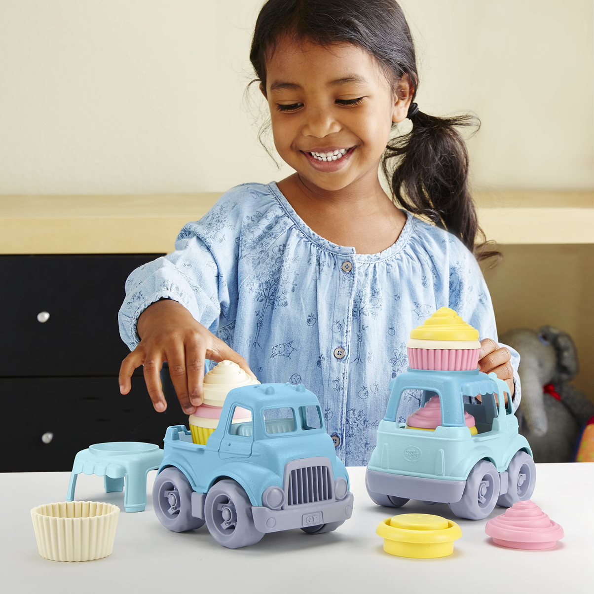 Bộ Đồ Chơi Xe Chở Bánh Cupcake Green Toys Cho Bé Từ 2 Tuổi