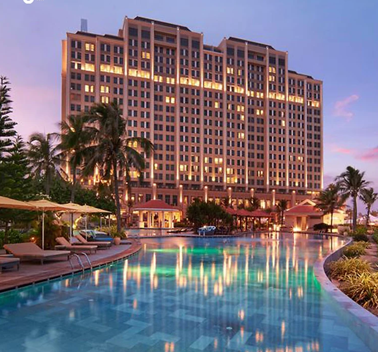 Holiday Inn Beach Resort - Ăn Sáng & Xe Đưa Đón dành cho 02 người và nhiều ưu đãi khác