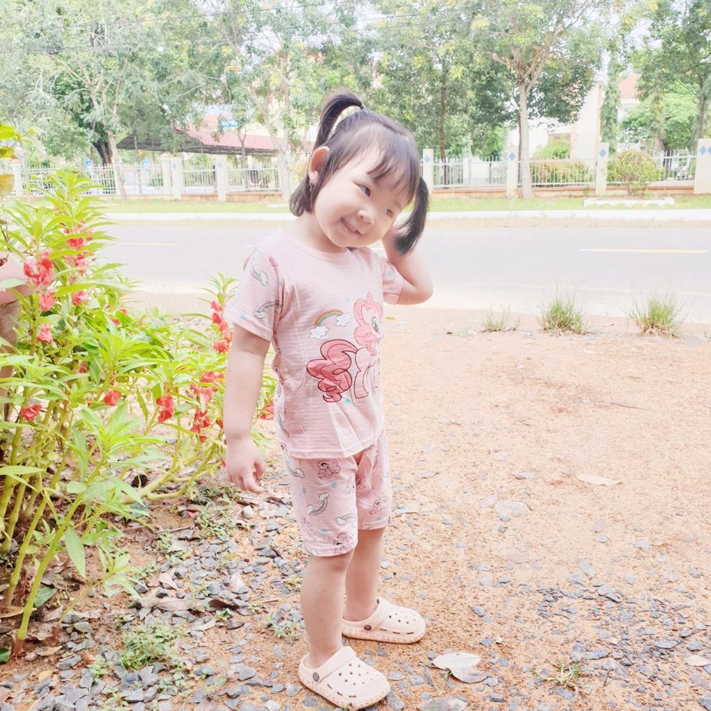 Đồ bộ mặc nhà cho bé gái hình nhựa hồng - chất liệu mềm nhẹ, màu sắc tươi sáng phù hợp cho bé từ 6 tháng - 3 tuổi