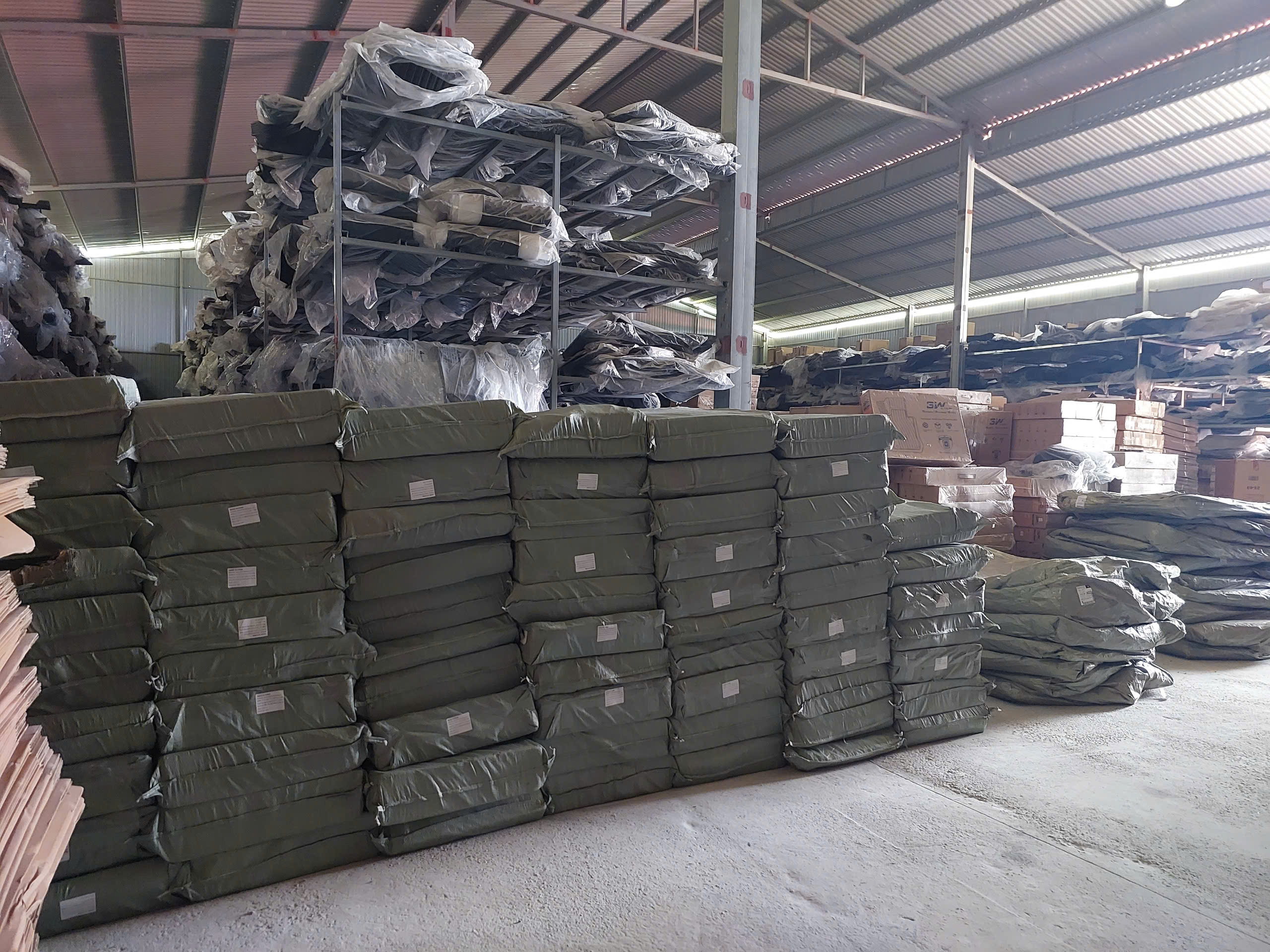 Bạt phủ ô tô Huyndai Santafe chất liệu Polyester - màu đen cao cấp MACSIM màu đen