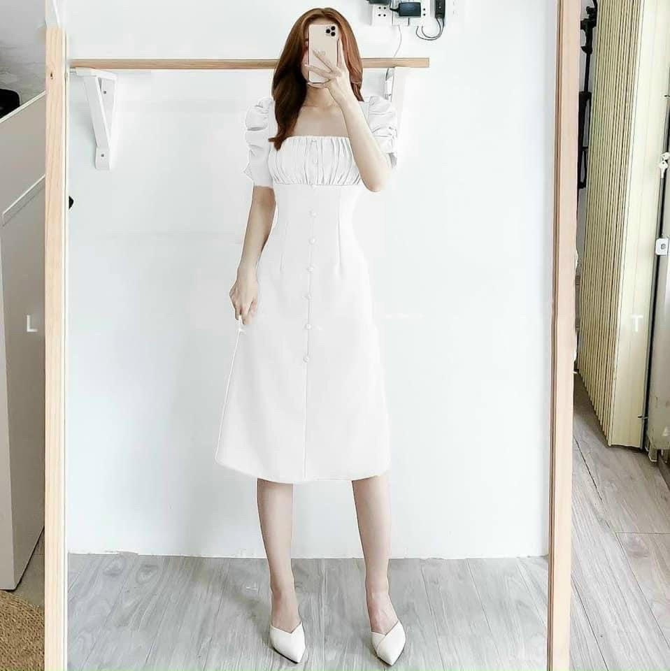 ĐẦM XOÈ CỔ VUÔNG TAY PHỒNG XẾP LI NÚT BỌC