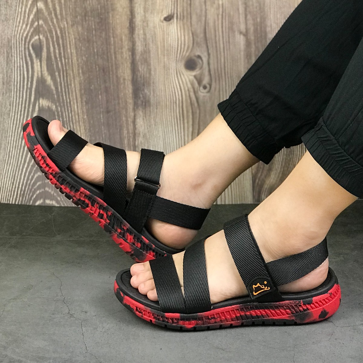 Giày sandal nữ siêu nhẹ hiệu MOL thích hợp mang đi học MS2