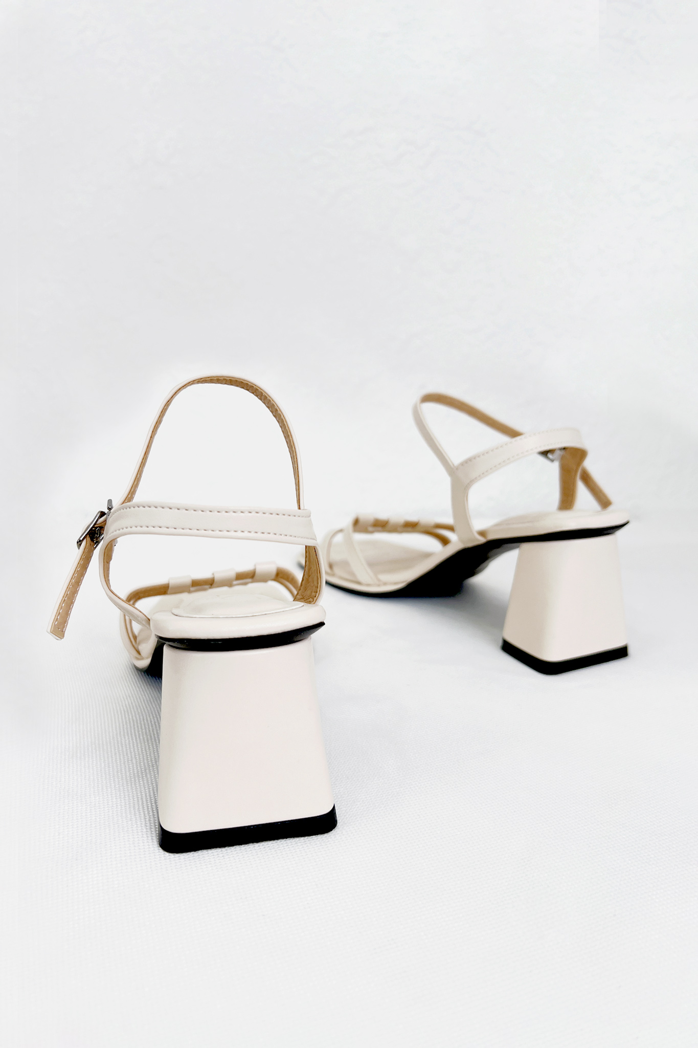 OLV - Giày Jane Trapeze Buckled Heels