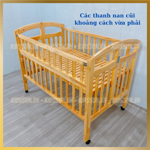 Nôi Cũi Gỗ Cho Bé Chất Liệu Gỗ Thông Kích Thước [130x80x96cm] Màu Tự Nhiên Chịu Tải Lên Tới 60kg Tặng Kèm Bánh Xe