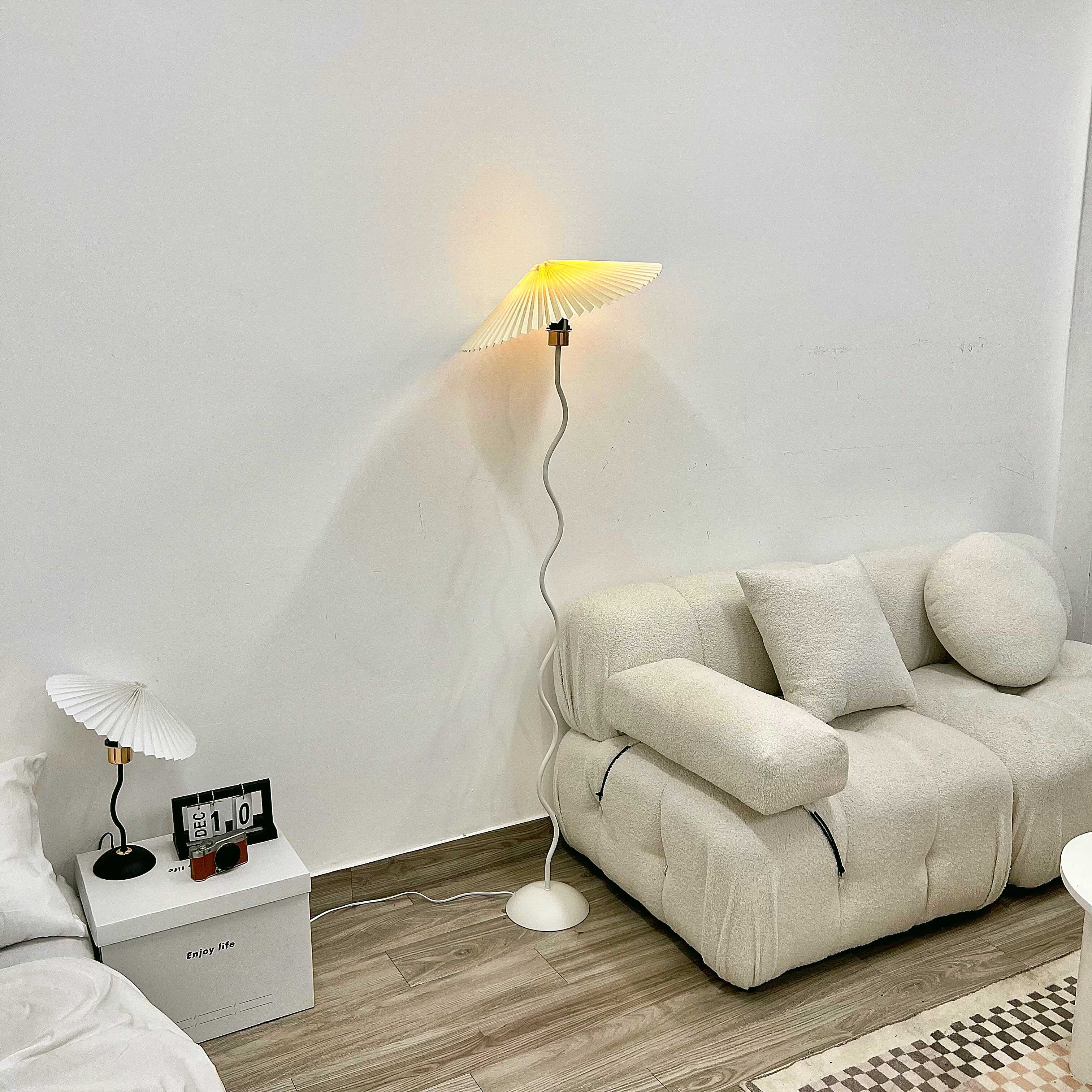 Đèn cây đứng decor đọc sách, đèn ngủ cho phòng ngủ, phòng khách kiểu sóng lượn Hàn Quốc màu trắng DC001T
