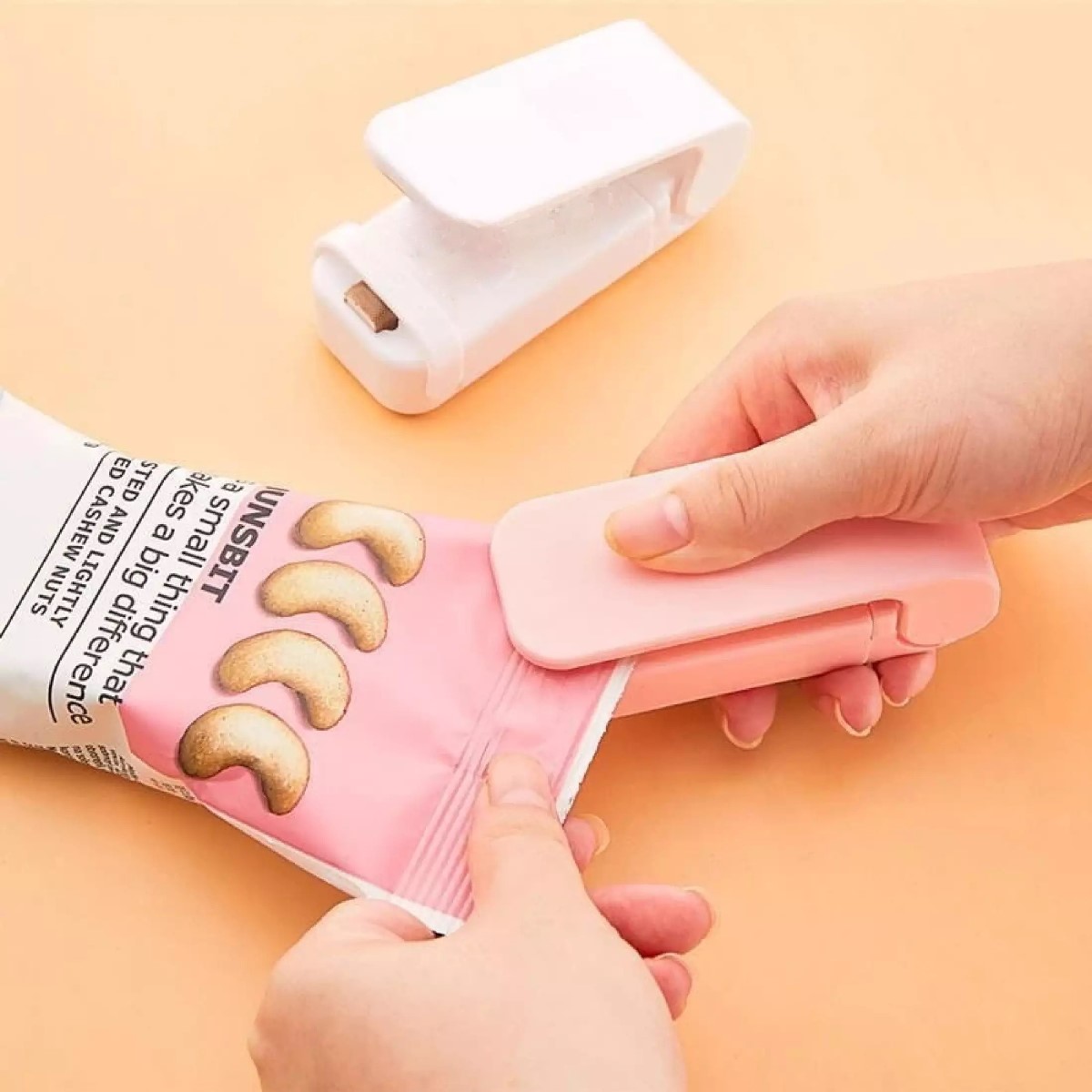 Con Cóc Hàng Miệng Túi Siêu dễ thương. Máy Hàng Miệng túi mini nhỏ gọn. Tặng kèm 2 Pin 2A. Bí quyết giữ thực phẩm tươi ngon