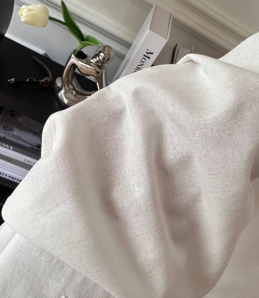 Set bộ đùi chất linen gồm áo sơ mi túi ngực và 1 quần short dây rút lưng cao màu trắng BV05